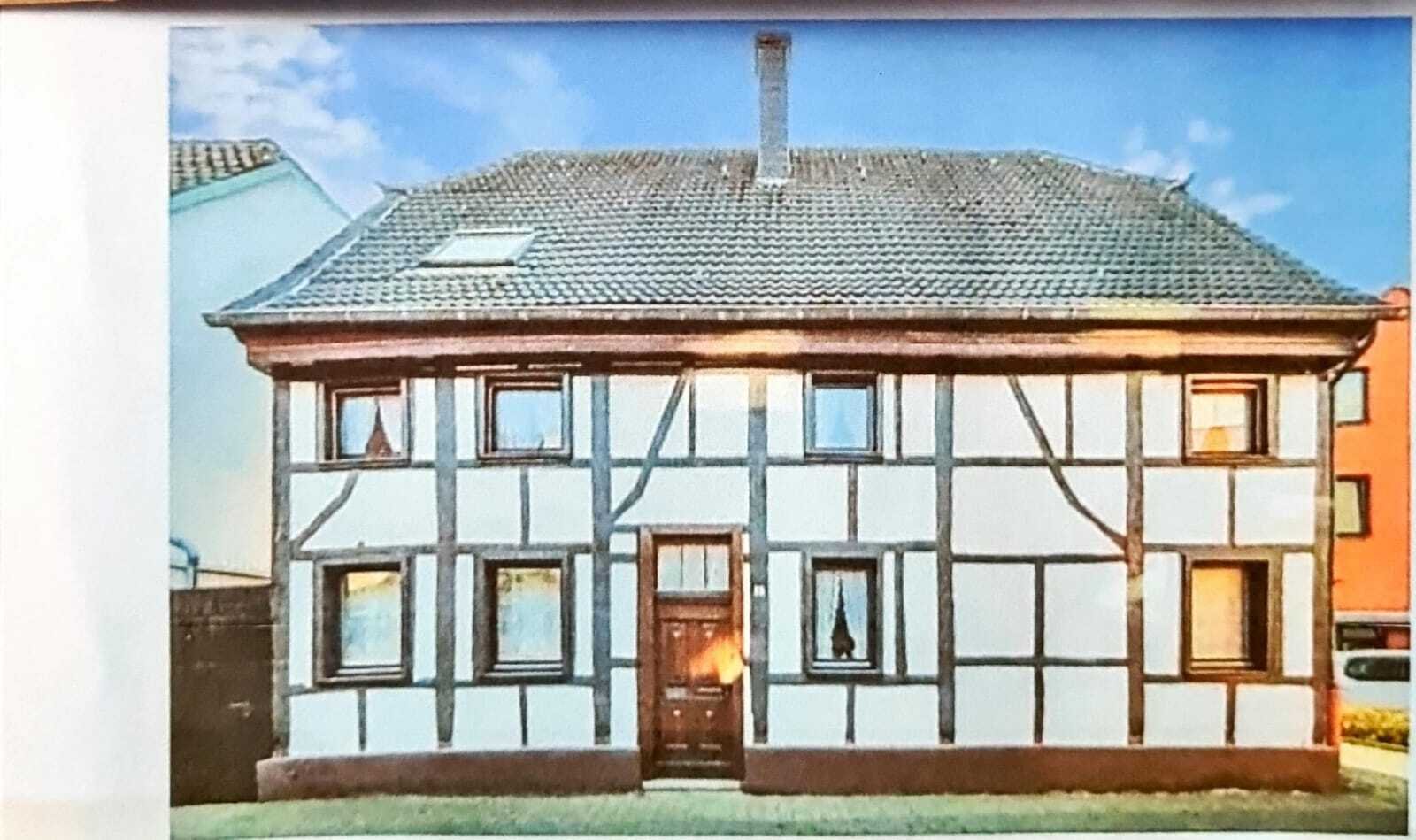 Datteln: Mehrfamilienhaus mit Anbau in Datteln-Ahsen 